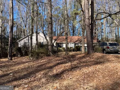 8686 Twin Oaks Dr, Jonesboro, GA 30236