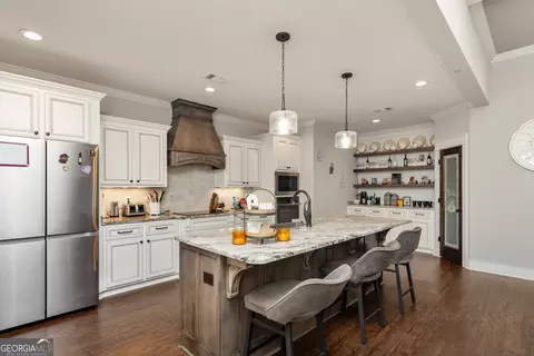 Kitchen - 222 Perth Ct, Warner Robins, GA 31088 photo 4 of 9