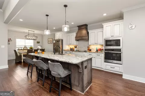 Kitchen - 222 Perth Ct, Warner Robins, GA 31088 photo 2 of 9