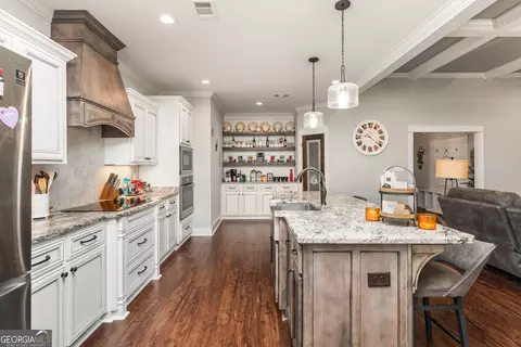 Kitchen - 222 Perth Ct, Warner Robins, GA 31088 photo 5 of 9