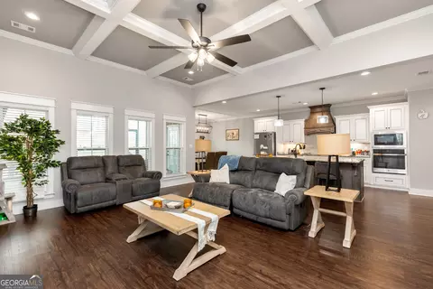 Living - 222 Perth Ct, Warner Robins, GA 31088 photo 2 of 7