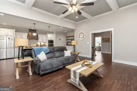 Living - 222 Perth Ct, Warner Robins, GA 31088 photo 6 of 7