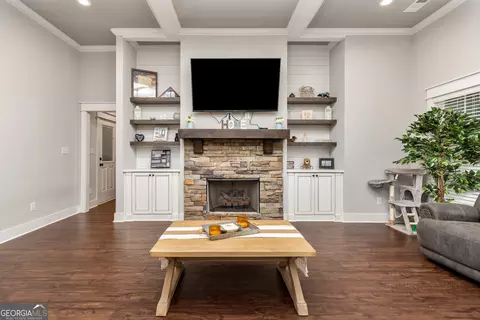 Living - 222 Perth Ct, Warner Robins, GA 31088 photo 4 of 7