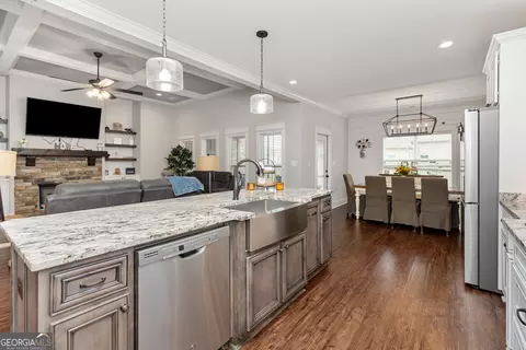 Kitchen - 222 Perth Ct, Warner Robins, GA 31088 photo 9 of 9