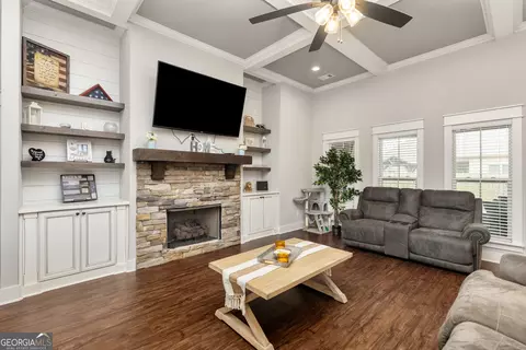 Living - 222 Perth Ct, Warner Robins, GA 31088 photo 3 of 7