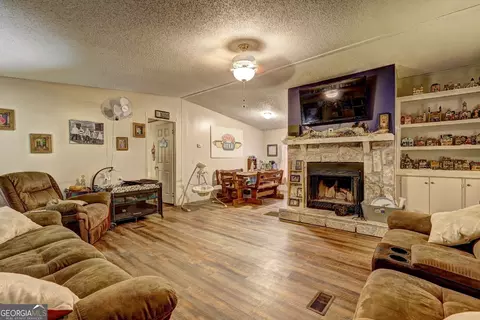 Living - 310 Bottoms Rd, Barnesville, GA 30204 photo 3 of 4