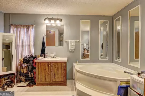 Bath - 310 Bottoms Rd, Barnesville, GA 30204 photo 1 of 4