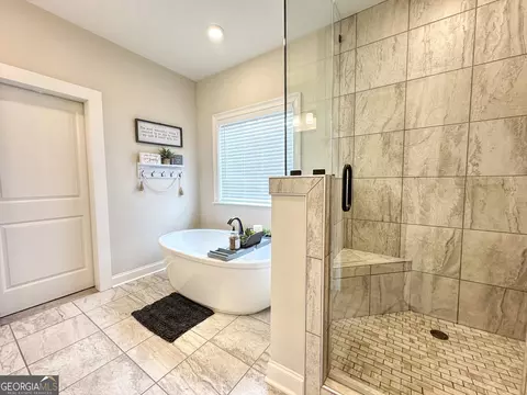 Bath - 240 Thrash Rd, Lagrange, GA 30241 photo 3 of 6