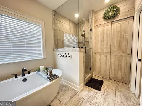 Bath - 240 Thrash Rd, Lagrange, GA 30241 photo 2 of 6
