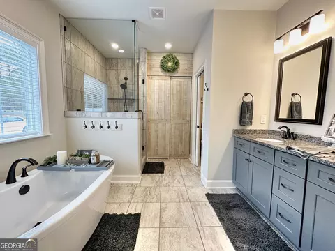 Bath - 240 Thrash Rd, Lagrange, GA 30241 photo 1 of 6