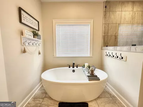 Bath - 240 Thrash Rd, Lagrange, GA 30241 photo 4 of 6