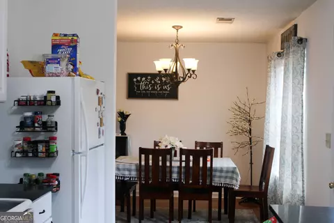 Dining - 3005 Old West Point Rd, Lagrange, GA 30240 photo 3 of 3
