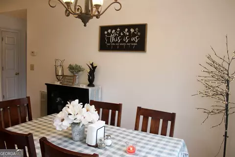 Dining - 3005 Old West Point Rd, Lagrange, GA 30240 photo 2 of 3