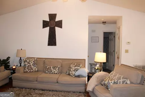 Living - 3005 Old West Point Rd, Lagrange, GA 30240 photo 4 of 11