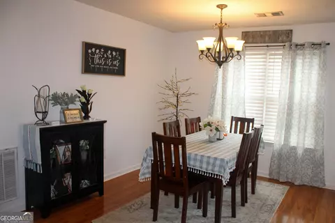 Dining - 3005 Old West Point Rd, Lagrange, GA 30240 photo 1 of 3