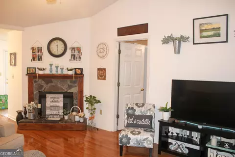 Living - 3005 Old West Point Rd, Lagrange, GA 30240 photo 7 of 11
