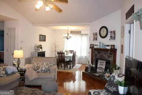 Living - 3005 Old West Point Rd, Lagrange, GA 30240 photo 5 of 11