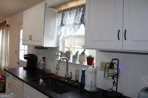 Kitchen - 3005 Old West Point Rd, Lagrange, GA 30240 photo 2 of 5