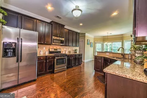 Kitchen - 1145 Norsworthy Ml, Hampton, GA 30228 photo 2 of 3