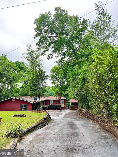 908 S Lake Dr, East Dublin, GA 31027