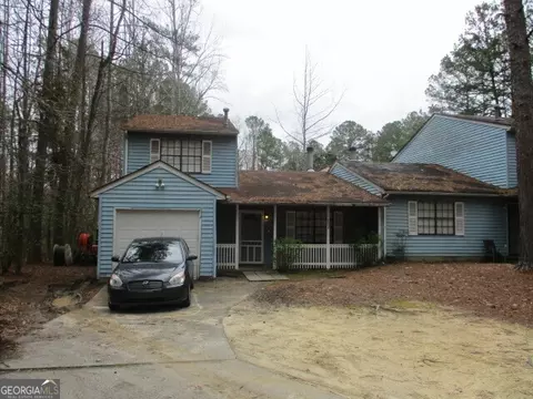202 Pine Tree Trl, College Park, GA 30349