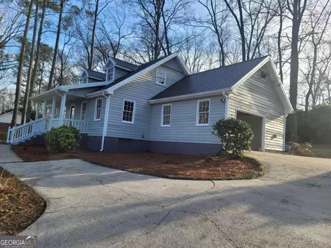 1677 Grandeus Ln SW, Stone Mountain, GA 30087