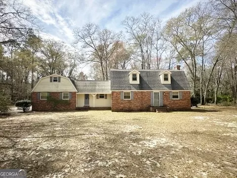 218 Rosedale Cir, Swainsboro, GA 30401