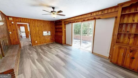 Living - 546 Sivell Rd, Lagrange, GA 30241 photo 2 of 3