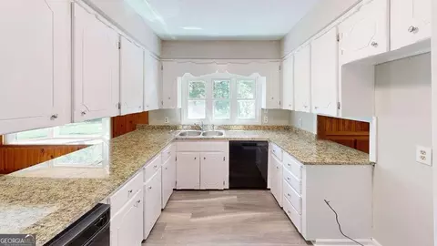 Kitchen - 546 Sivell Rd, Lagrange, GA 30241 photo 1 of 2