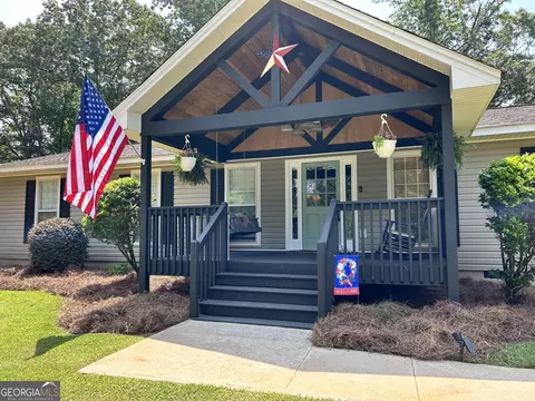 221 Banning Rd, Whitesburg, GA 30185