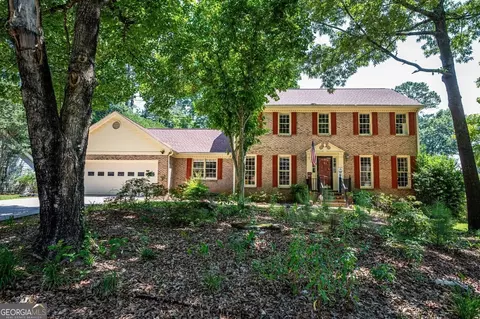 392 Brookshire Dr SW, Lilburn, GA 30047