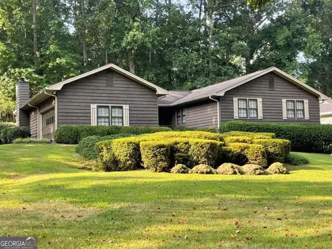 1635 Pineford Ct, Stone Mountain, GA 30088