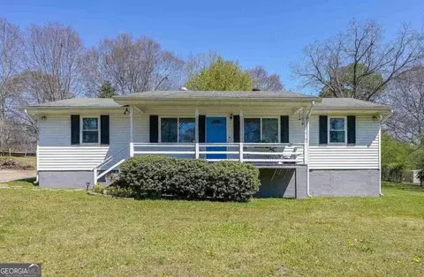 5216 Chattahoochee St, Flowery Branch, GA 30542