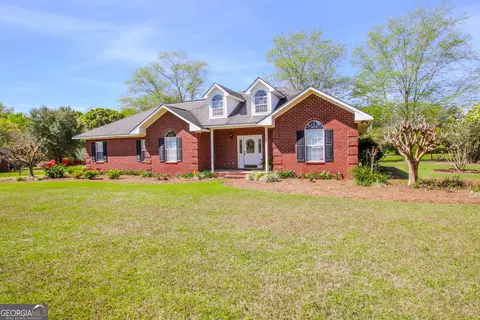 102 Lincoln Dr, Glennville, GA 30427