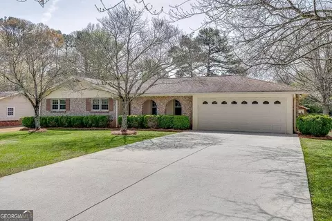 843 Denise Ct, Stone Mountain, GA 30087