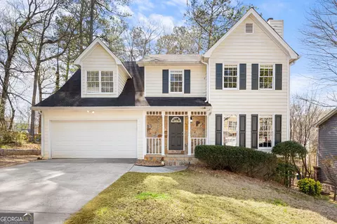 2864 Shady Woods Cir, Lawrenceville, GA 30044