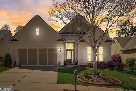 6712 Black Fox Dr, Hoschton, GA 30548