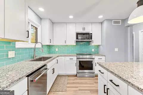 Kitchen - 912 S Willowcrest Way, Lagrange, GA 30240 photo 2 of 4
