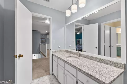 Bath - 912 S Willowcrest Way, Lagrange, GA 30240 photo 6 of 7
