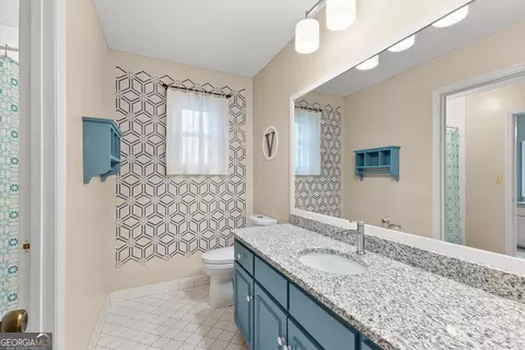 Bath - 912 S Willowcrest Way, Lagrange, GA 30240 photo 4 of 7
