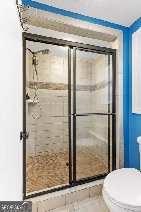 Bath - 912 S Willowcrest Way, Lagrange, GA 30240 photo 2 of 7