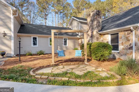 Exterior - 912 S Willowcrest Way, Lagrange, GA 30240 photo 4 of 15