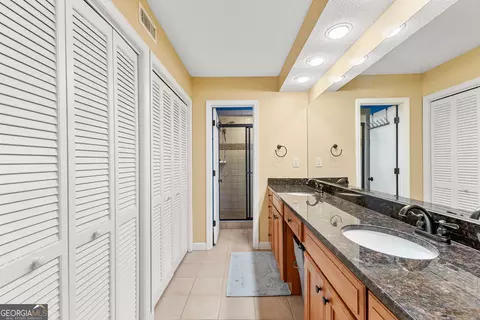 Bath - 912 S Willowcrest Way, Lagrange, GA 30240 photo 1 of 7