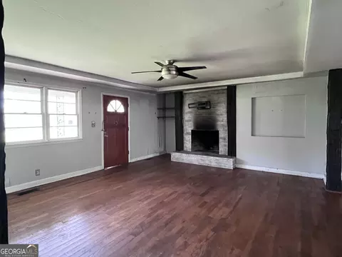 Living - 738 Arrowhead Rd, Dublin, GA 31021 photo 1 of 2