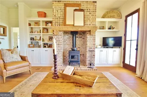 Living - 1340 Wrights Mill Rd, Commerce, GA 30530 photo 4 of 9
