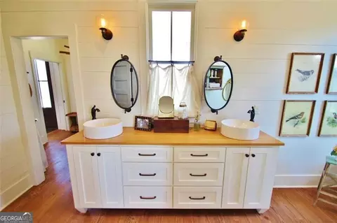 Bath - 1340 Wrights Mill Rd, Commerce, GA 30530 photo 1 of 19