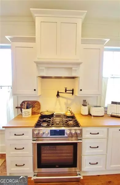 Kitchen - 1340 Wrights Mill Rd, Commerce, GA 30530 photo 4 of 12