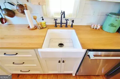 Kitchen - 1340 Wrights Mill Rd, Commerce, GA 30530 photo 6 of 12