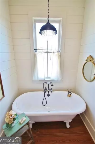 Bath - 1340 Wrights Mill Rd, Commerce, GA 30530 photo 3 of 19