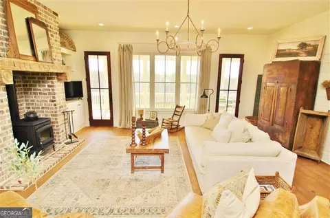 Living - 1340 Wrights Mill Rd, Commerce, GA 30530 photo 6 of 9